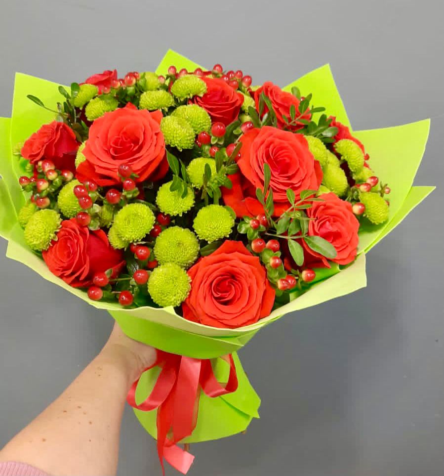 Букет цветов из: Хризантемы и Розы в Левокумке