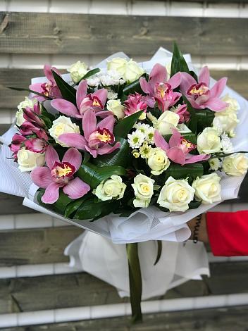 Букет цветов из: Розы и Хризантемы в Левокумке