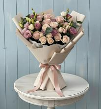 Букет цветов из:  Розы и Лизиантусы в Левокумке