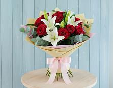 Букет цветов из:  Лилии и Розы #REPLACE_PRED# Левокумке
