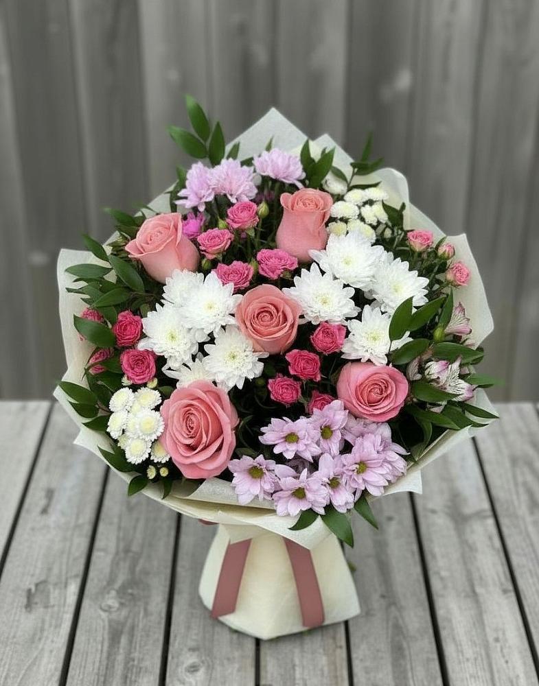Букет цветов из: Альстромерии, Гвоздики, Розы и Хризантемы в Левокумке