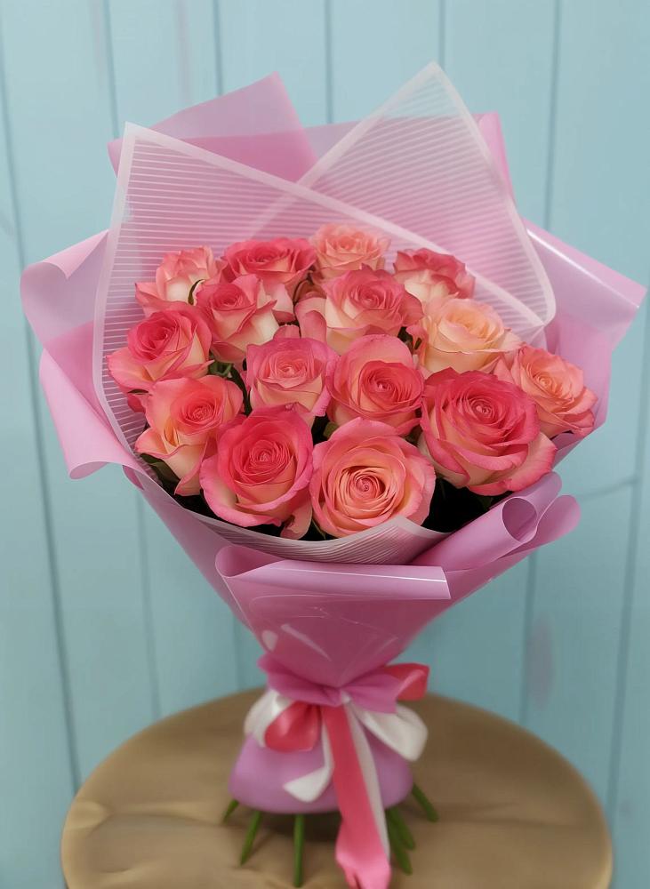 Букет 15 Розовых роз Равель в Левокумке