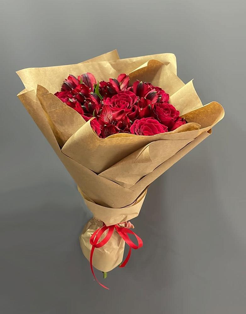 Букет цветов из: Альстромерии и Розы в Левокумке