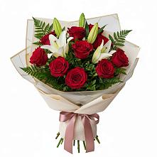 Букет цветов из:  Лилии и Розы в Левокумке