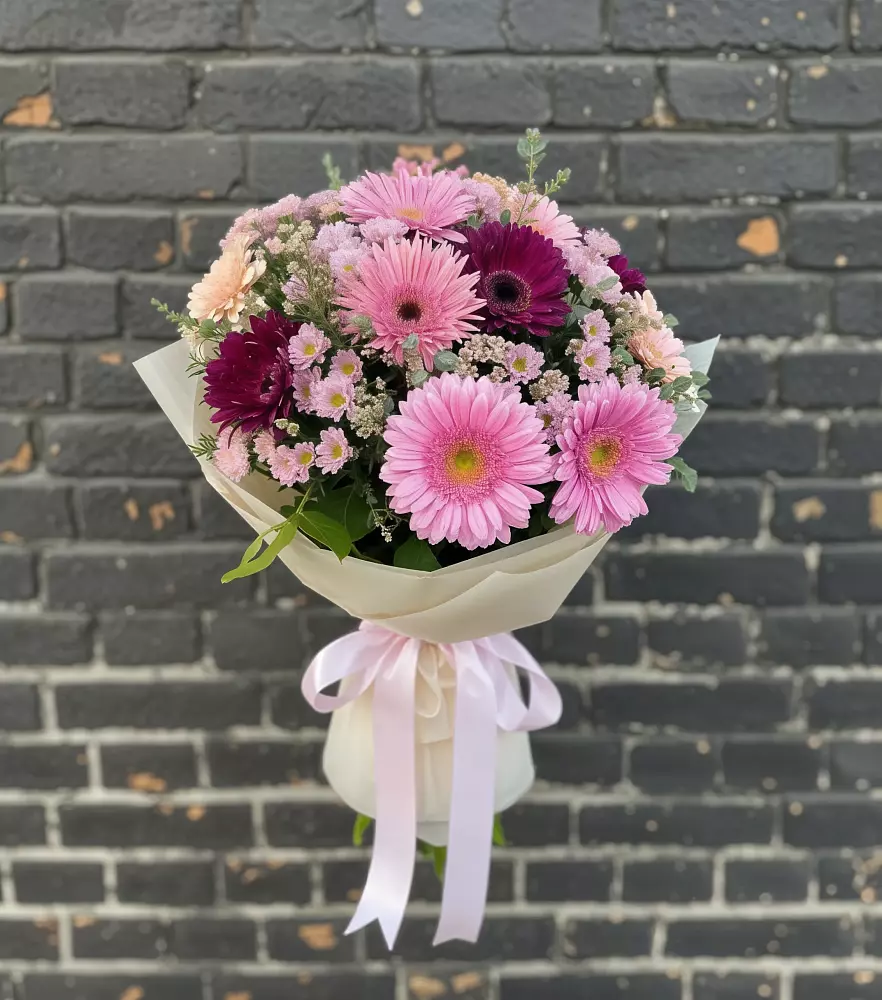 Букет цветов из: Герберы и Хризантемы в Левокумке