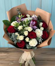 Букет цветов из:  Розы и Альстромерии в Левокумке