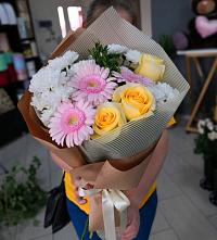 Букет цветов из:  Герберы, Розы и Хризантемы в Левокумке