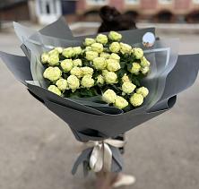 Букет Белые кустовые розы Солинеро в Левокумке
