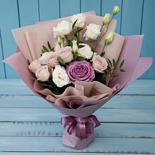 Букет цветов из:  Розы и Лизиантусы в Левокумке