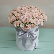 Цветочная композиция из Розы в шляпной коробке в Левокумке