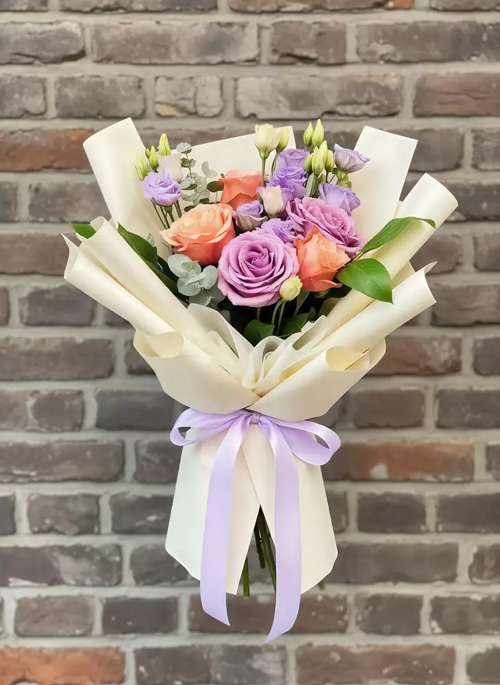 Букет цветов из: Лизиантусы и Розы в Левокумке