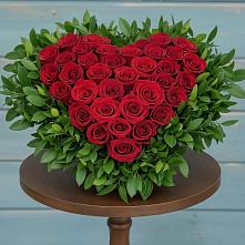 Цветочная композиция из Розы в виде сердца в Левокумке