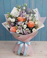 Букет цветов из:  Лизиантусы, Розы, Альстромерии и Гипсофила в Левокумке