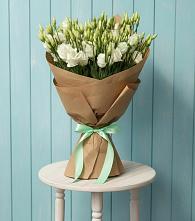 Букет цветов из:  Лизиантусы в Левокумке