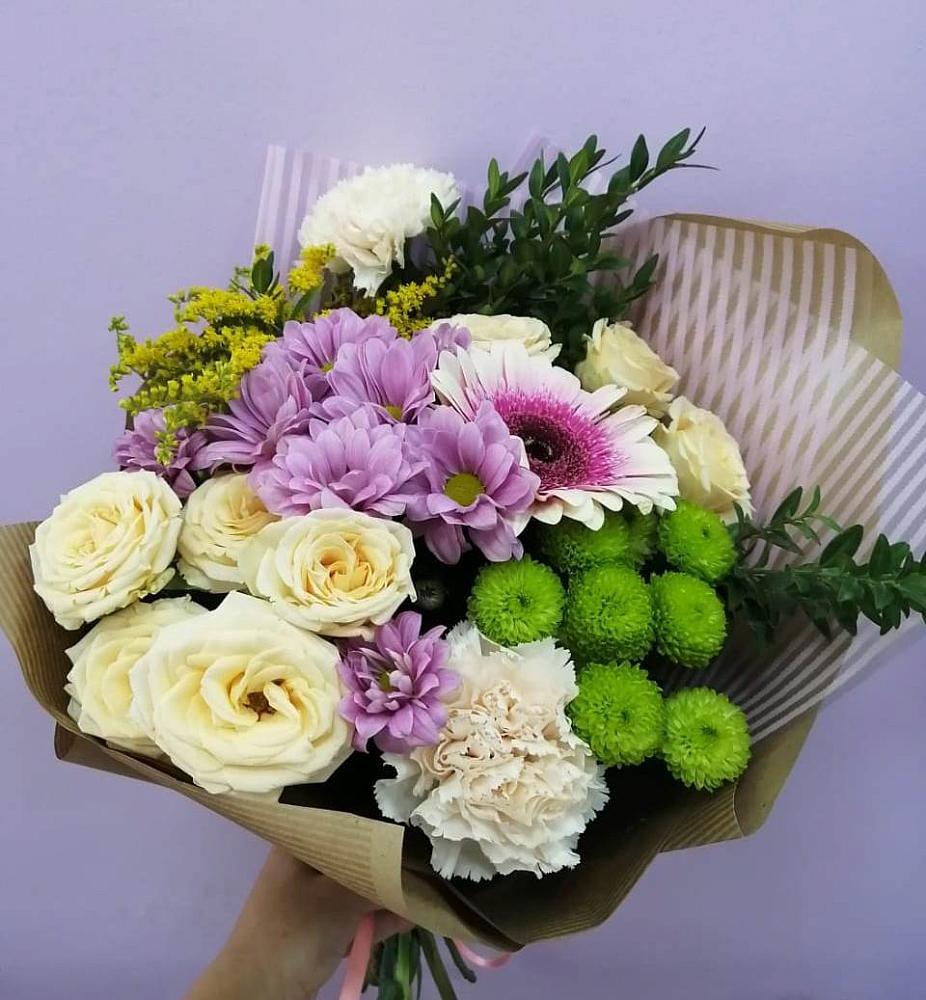 Букет цветов из: Хризантемы, Розы, Гвоздики и Герберы в Левокумке