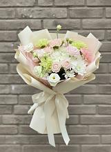 Букет цветов из:  Гвоздики, Розы, Лизиантусы и Хризантемы #REPLACE_PRED# Левокумке