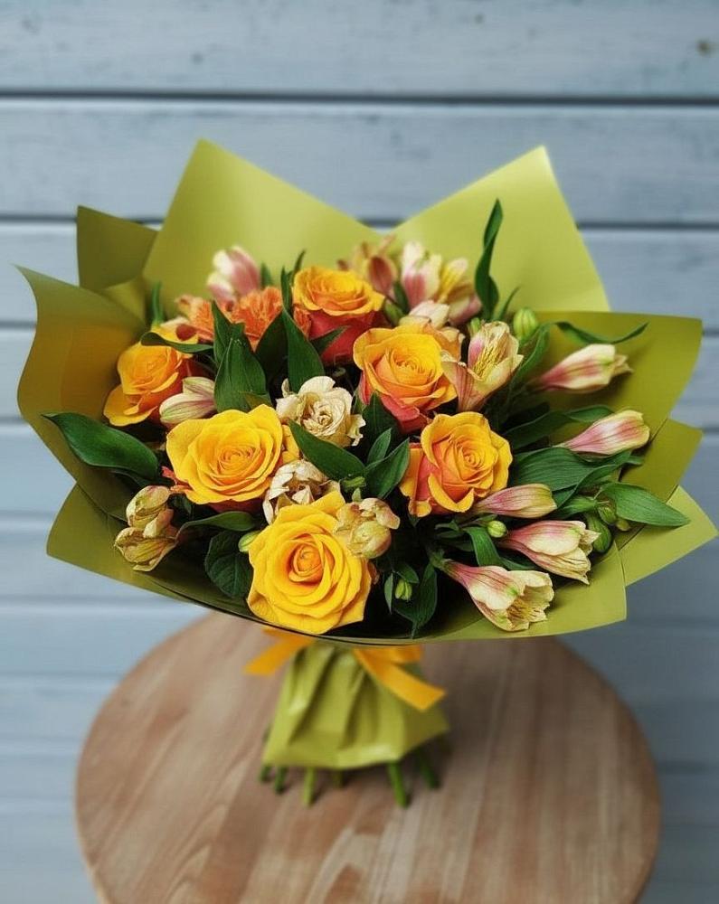 Букет цветов из: Альстромерии и Розы в Левокумке