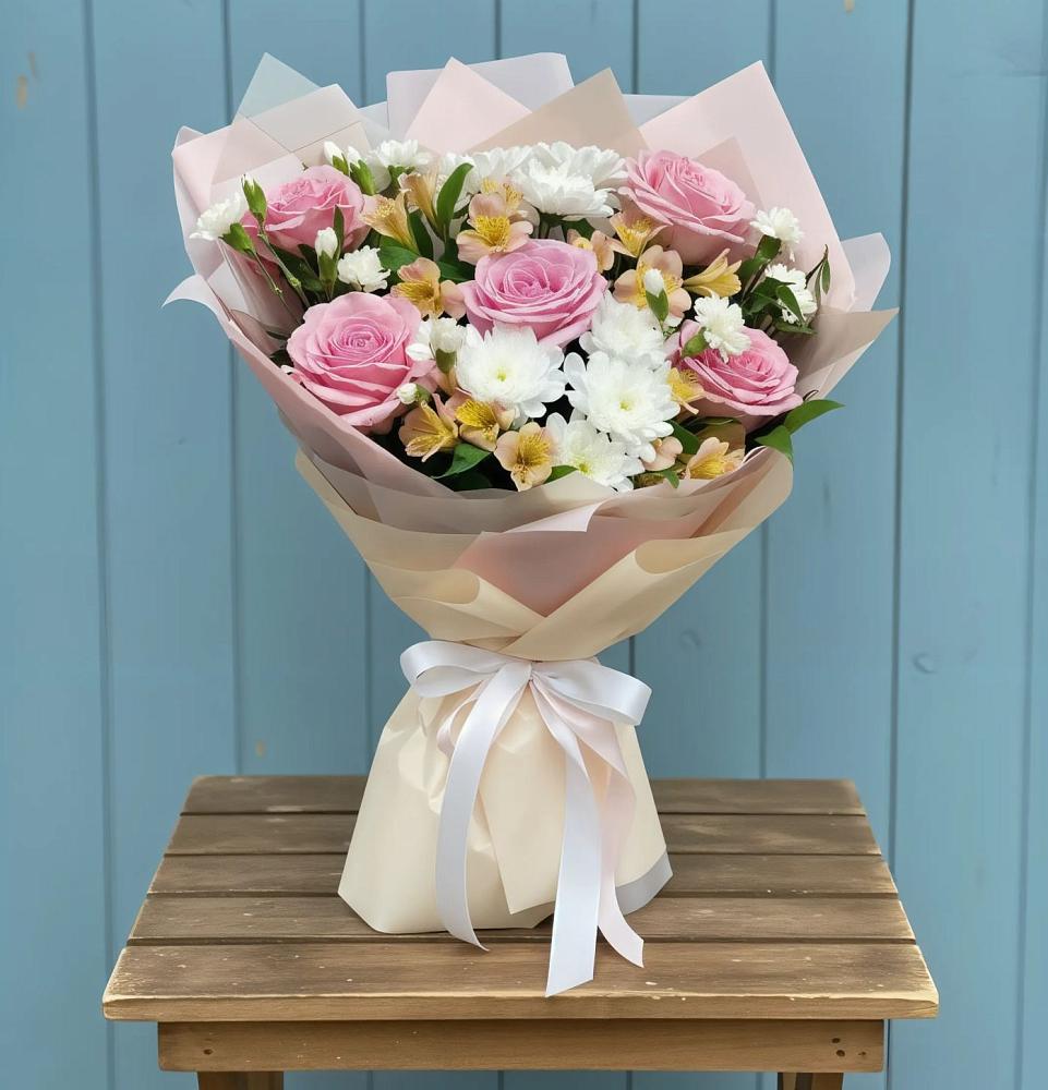 Букет цветов из: Гвоздики, Орхидеи и Розы в Левокумке