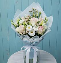 Букет цветов из:  Розы и Лизиантусы в Левокумке