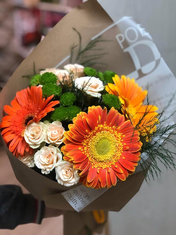 Букет цветов из: Герберы, Хризантемы и Розы в Левокумке