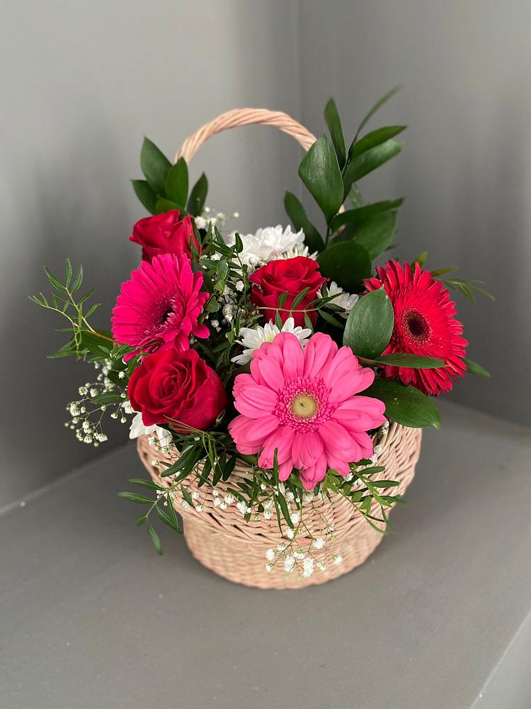 Цветочная композиция из Розы, Хризантемы и Герберы в корзине в Левокумке