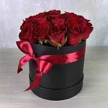 Цветочная композиция из Розы в шляпной коробке в Левокумке