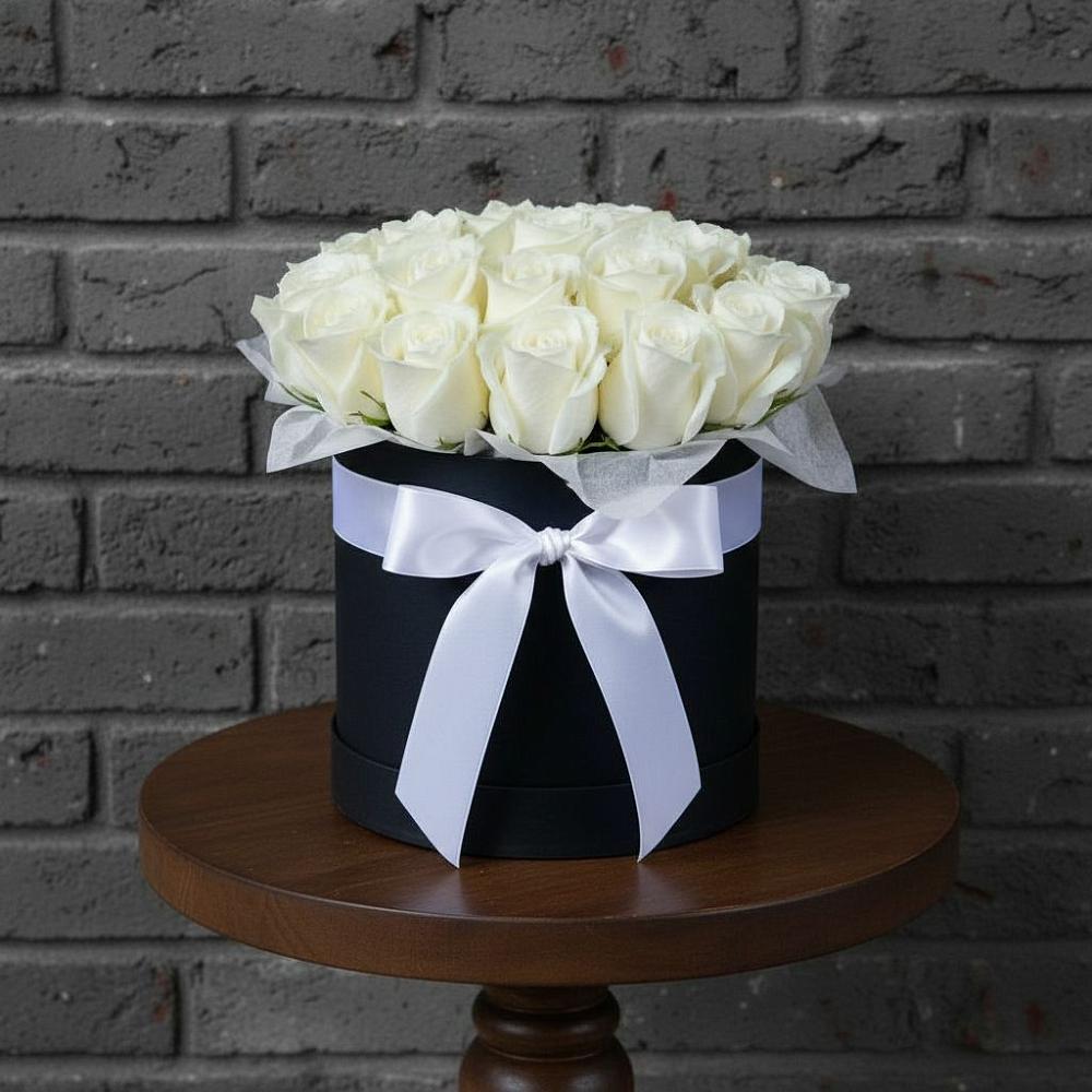 Цветочная композиция из Розы в шляпной коробке в Левокумке