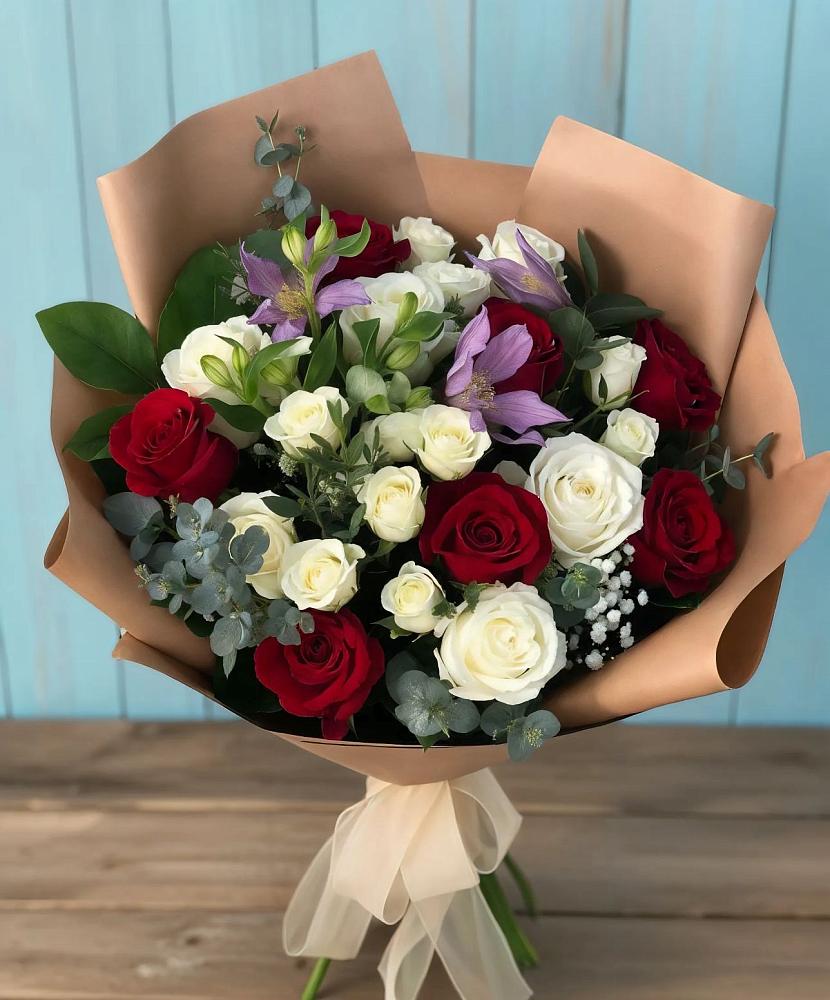Букет цветов из: Розы и Альстромерии в Левокумке