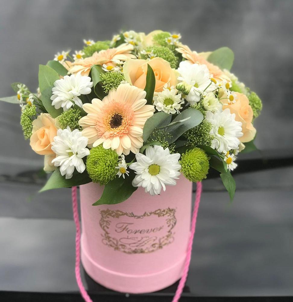 Цветочная композиция из Розы, Герберы и Хризантемы в шляпной коробке в Левокумке