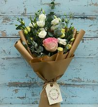 Букет цветов из:  Розы и Лизиантусы в Левокумке
