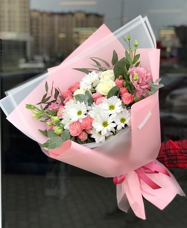 Букет цветов из: Розы, Лизиантусы и Хризантемы в Левокумке