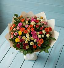 Букет Микс из разноцветных кустовых роз в Левокумке
