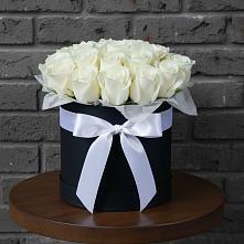 Цветочная композиция из Розы в шляпной коробке в Левокумке